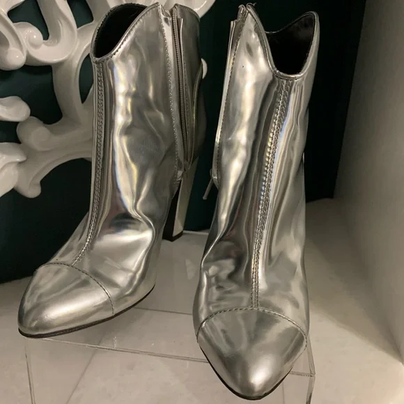 Burberry!! Limited Edition - Picture 7 of 10